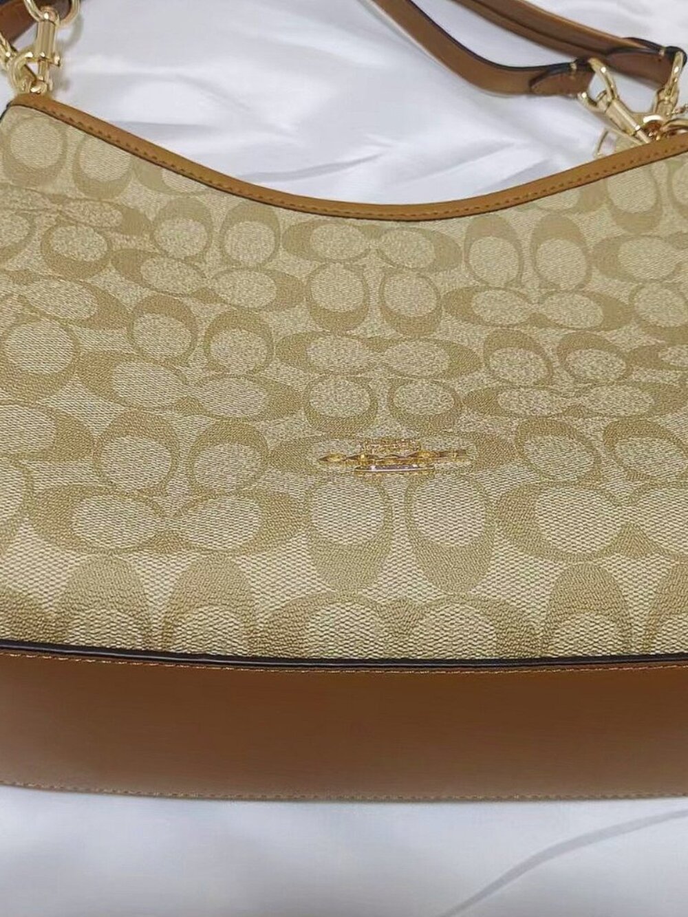 Classic Coach Hobo Bag in Beige Signature Canvas Tan Leather Trim - Picture 1 of 10